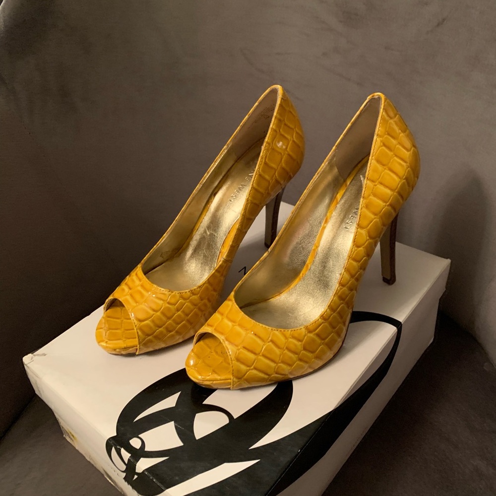 Nine West patent leather yellow open toe